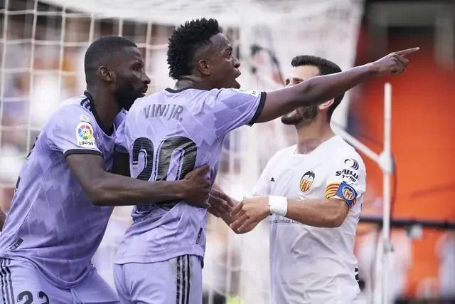 Real Madrid denuncia crimes de ódio e discriminação contra Vinícius Jr. ao Ministério Público espanhol
