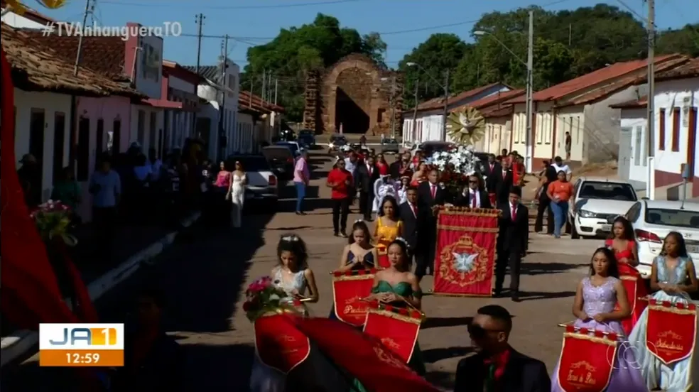 Fiéis mostram devoção e movimentam Natividade durante a Folia do Divino Espírito Santo