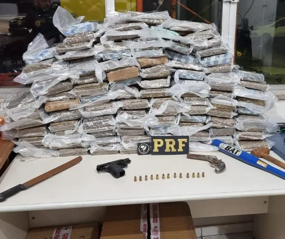 PRF apreende 95 kg de maconha, armas e munições no Pará