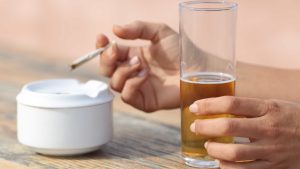 Reforma deve criar o “imposto do pecado” para cigarro e álcool