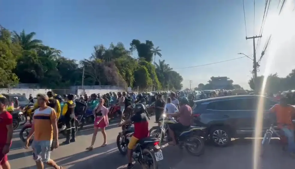 Moradores protestam após morte de garimpeiro durante confronto com equipe do Ibama, no PA