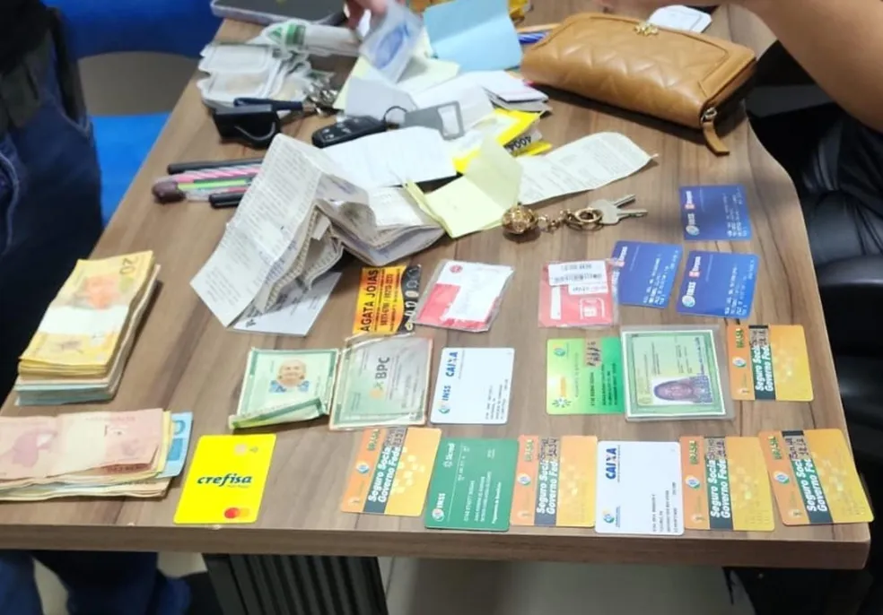 Mulher é presa em flagrante por estelionato durante saques em agência bancária no Pará