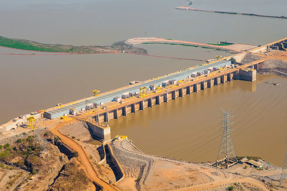 Seca histórica paralisa uma das maiores hidrelétricas do país