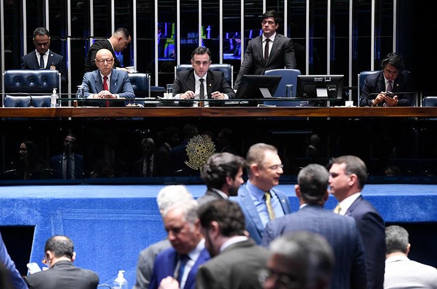 Senado aprova a PEC que restringe decisões dos ministros do STF