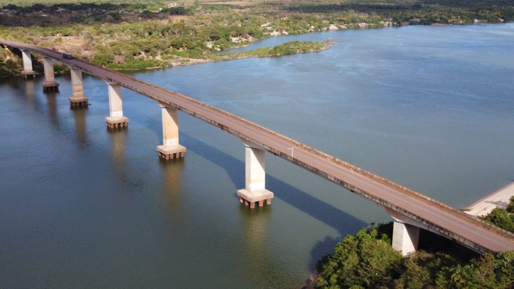 Policiais militares salvam adolescente de morrer afogada no rio Araguaia