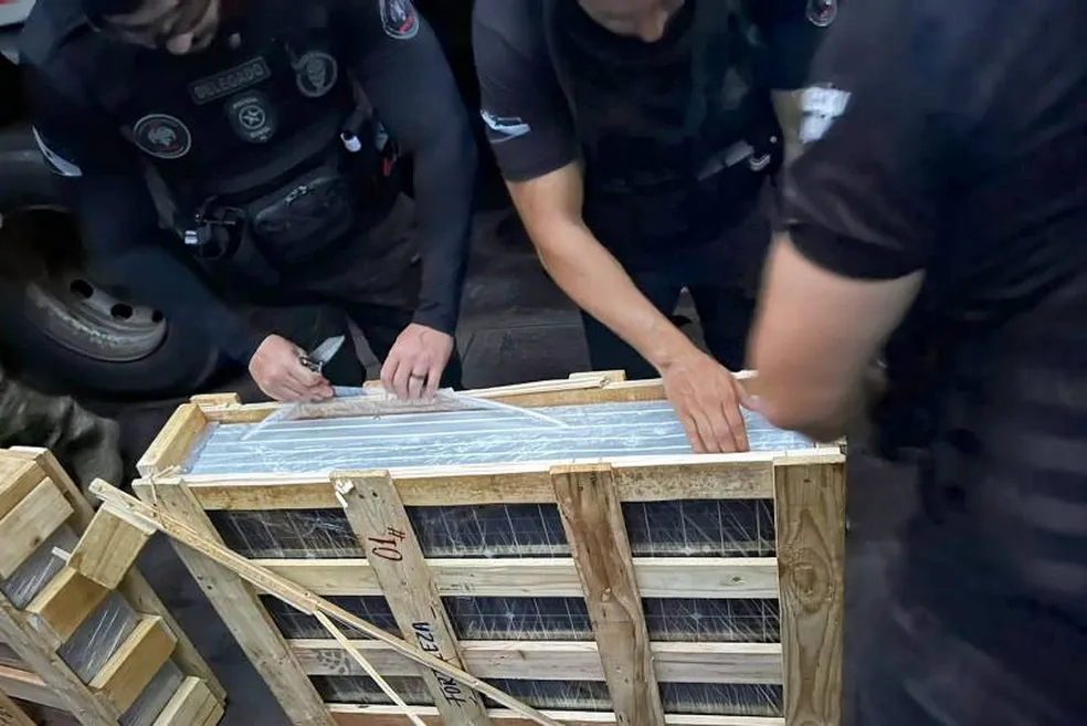 Carga de cocaína é apreendida escondida dentro de placas solares em porto no Pará