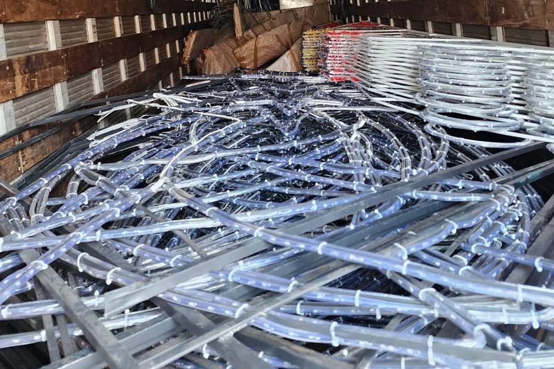 Sefa apreende artigos de iluminação natalina na PA-447, em Conceição do Araguaia