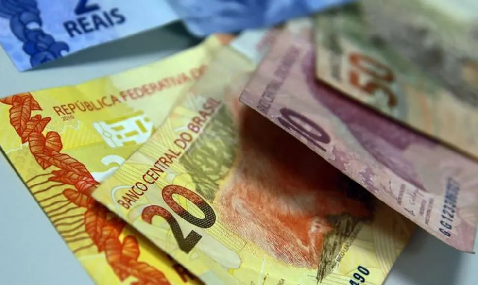 Com novo cálculo, salário mínimo deve subir para ao menos R$ 1.412 em 2024