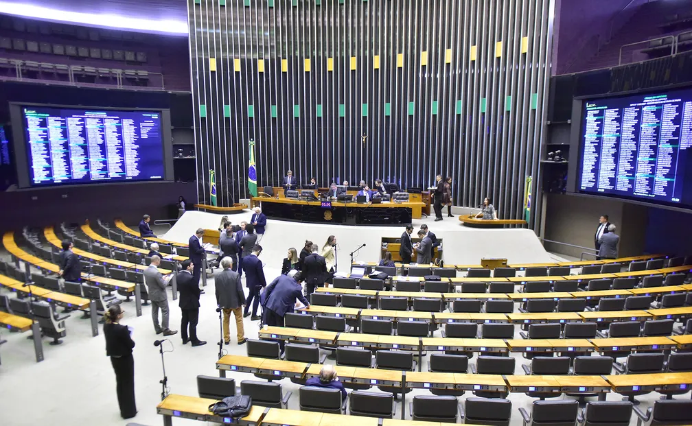 Em votação histórica, Câmara aprova a reforma tributária