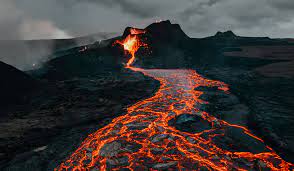 Vulcão entra em erupção em Grindavik, na Islândia