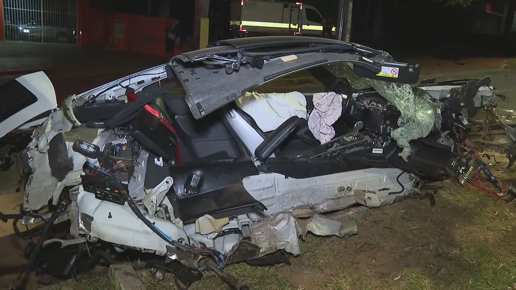Porsche colide a 250 km/h em Belo Horizonte