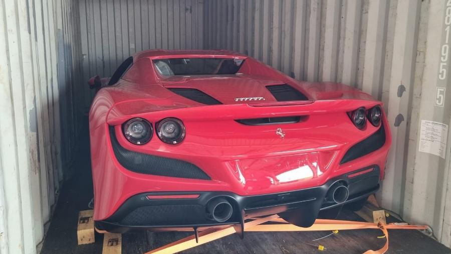 Ferrari de R$ 5 milhões, apreendida no Porto do Rio, será leiloada pela Receita Federal