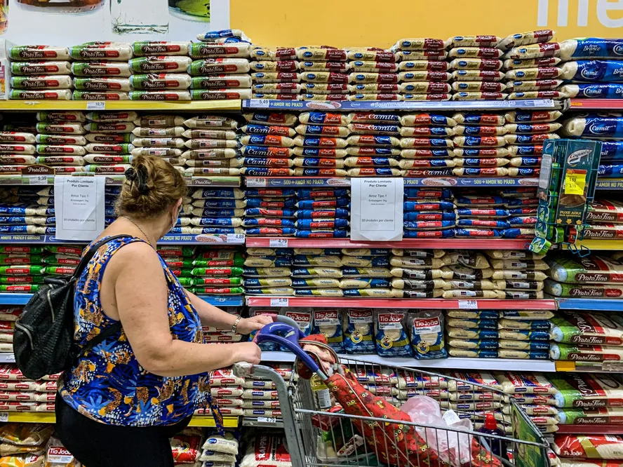 Inflação tem alta de 4,62% em 2023 e fecha ano abaixo do teto da meta