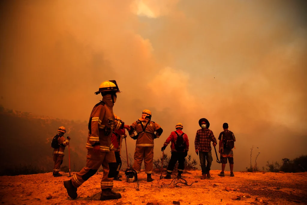 Sobe para 112 o número de mortos em incêndios florestais no Chile