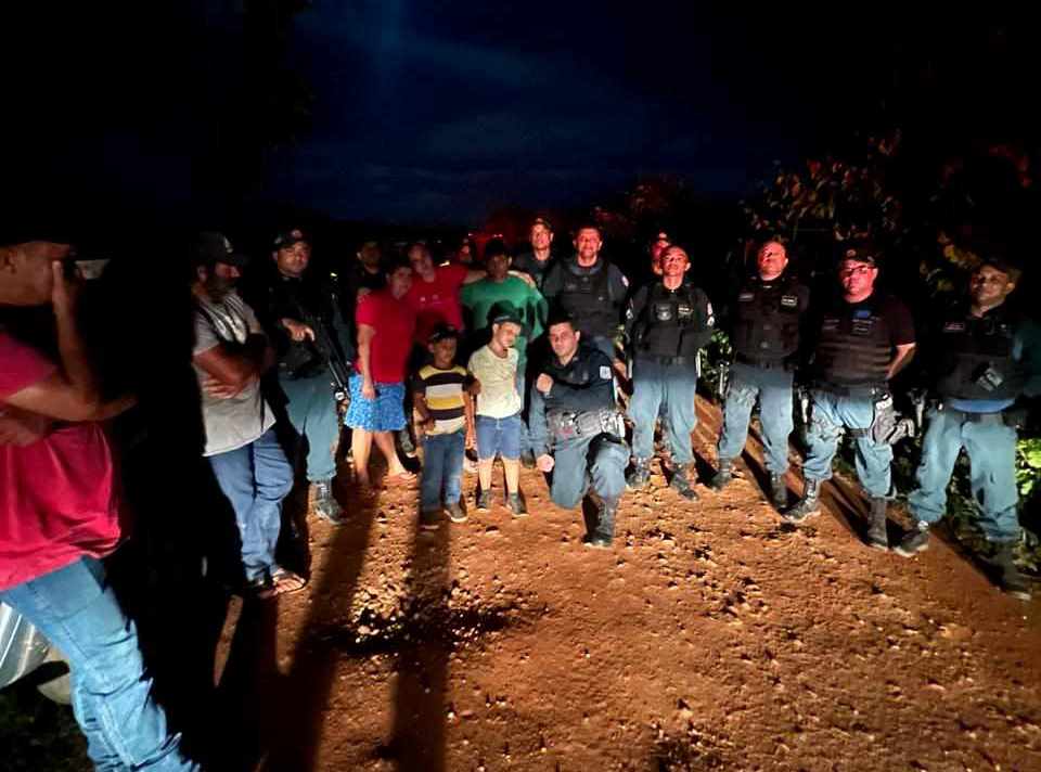 Pai “esquece” menino de 7 anos em estrada vicinal no distrito Ladeira Vermelha
