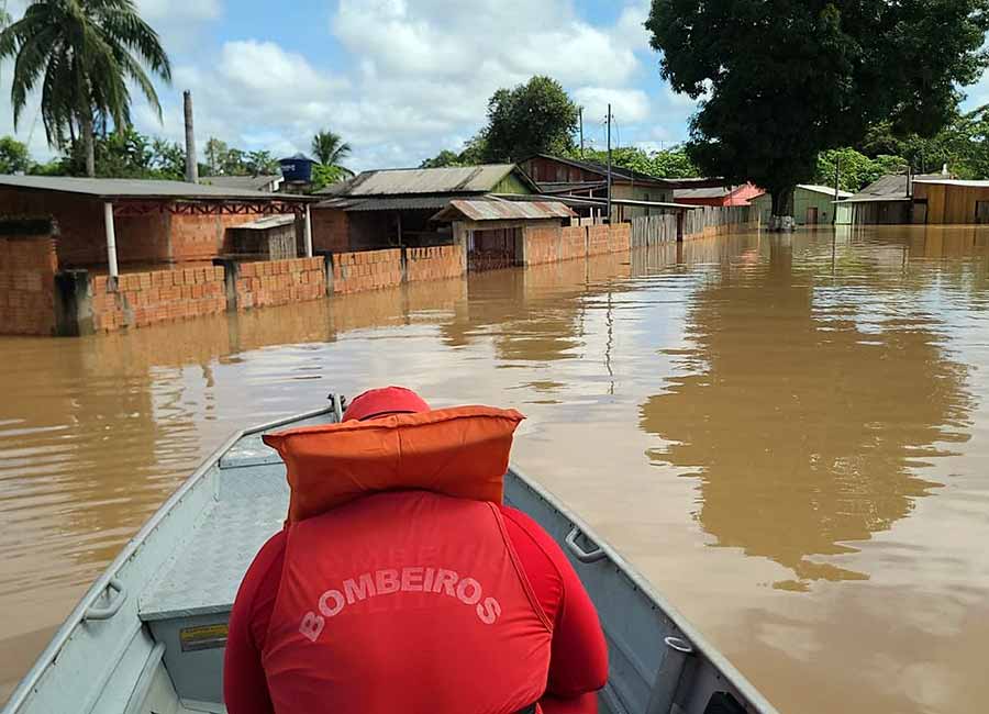 Mais de 11 mil pessoas são afetadas por enchente no AC e governo federal reconhece emergência