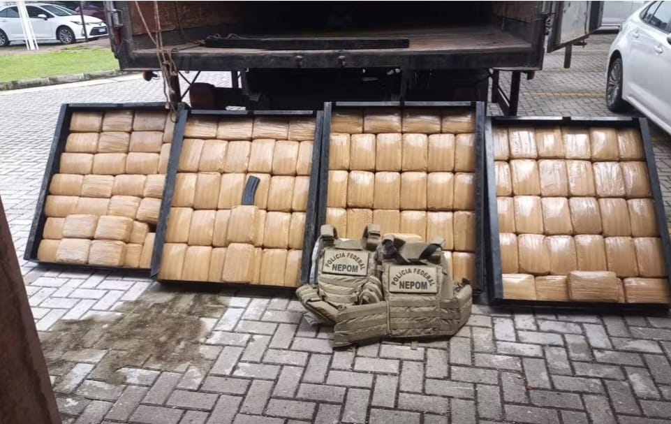 PF apreende em Belém mais de 400 quilos de skunk escondidos em caminhões que vinham de Manaus