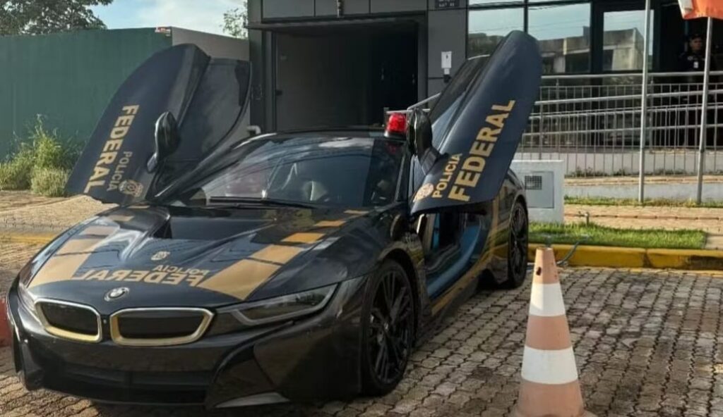 Carro de luxo avaliado em R$ 800 mil é usado como viatura pela Polícia Federal no Tocantins