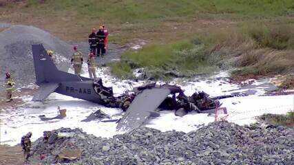Avião cai em BH e deixa duas pessoas mortas, dizem Bombeiros