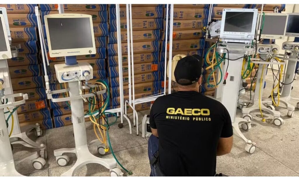 Respiradores superfaturados nunca foram usados e estavam em depósito de universidade, diz MPE