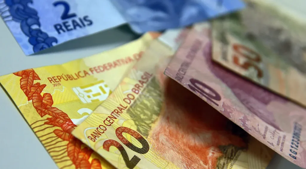 40 milhões de brasileiros ainda têm dinheiro esquecido em bancos