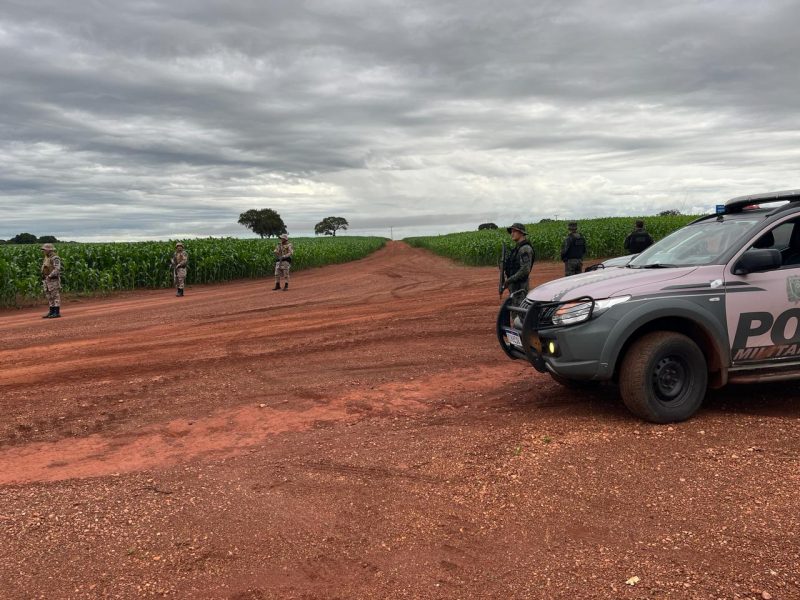 Suspeitos que assaltaram fazenda e fizeram reféns são presos após PM bloquear estradas e montar cerco