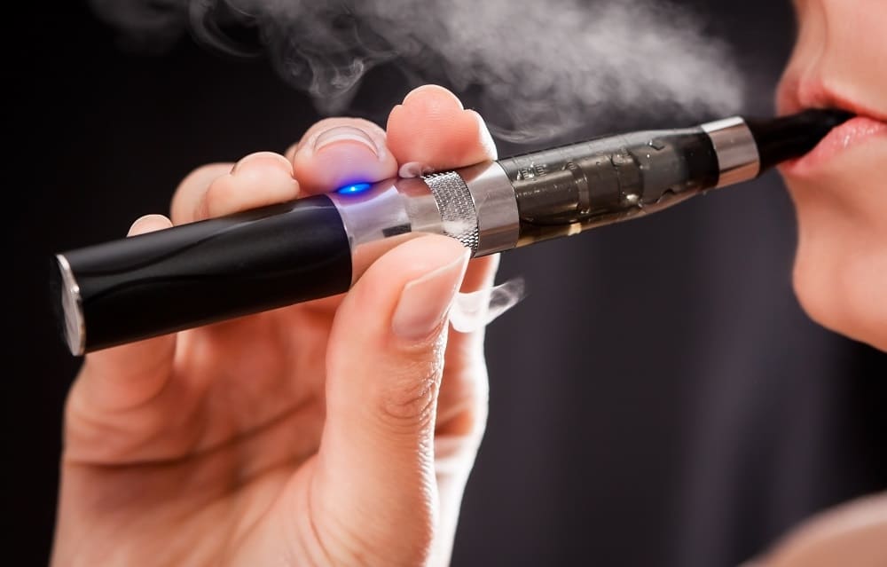 Anvisa decide hoje se mantém proibida a venda de cigarros eletrônicos