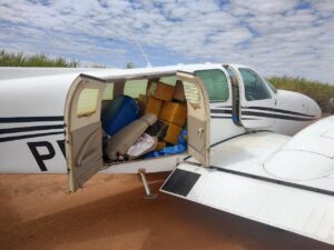 Policiais federais flagram avião “recheado” de cocaína e prendem quatro homens no Tocantins