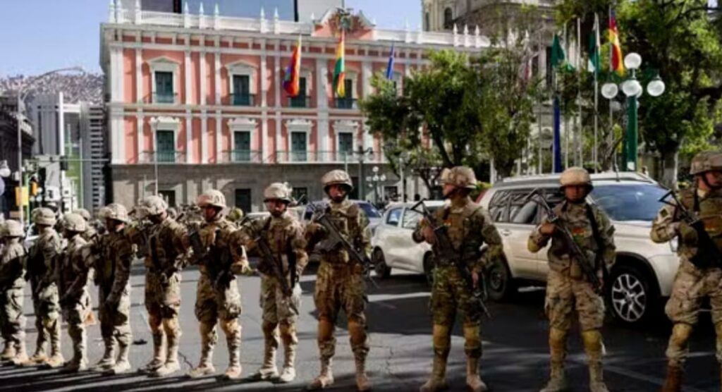 Presidente da Bolívia denuncia tentativa de golpe; militares invadem palácio presidencial