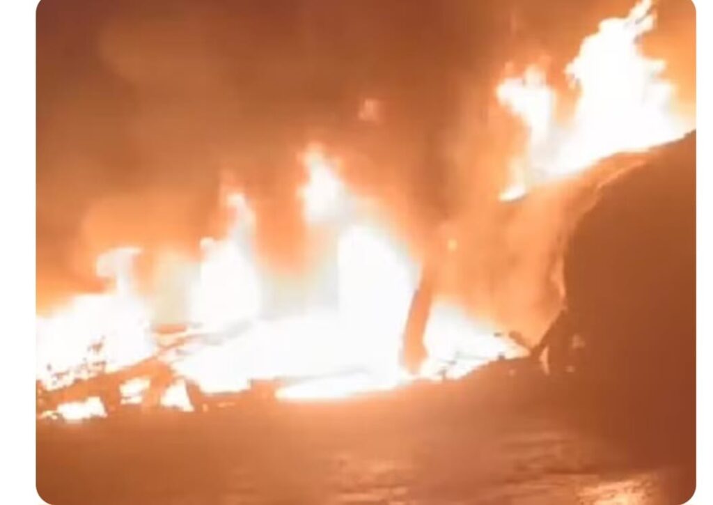 Caminhão-tanque explode após colidir com carreta no Pará