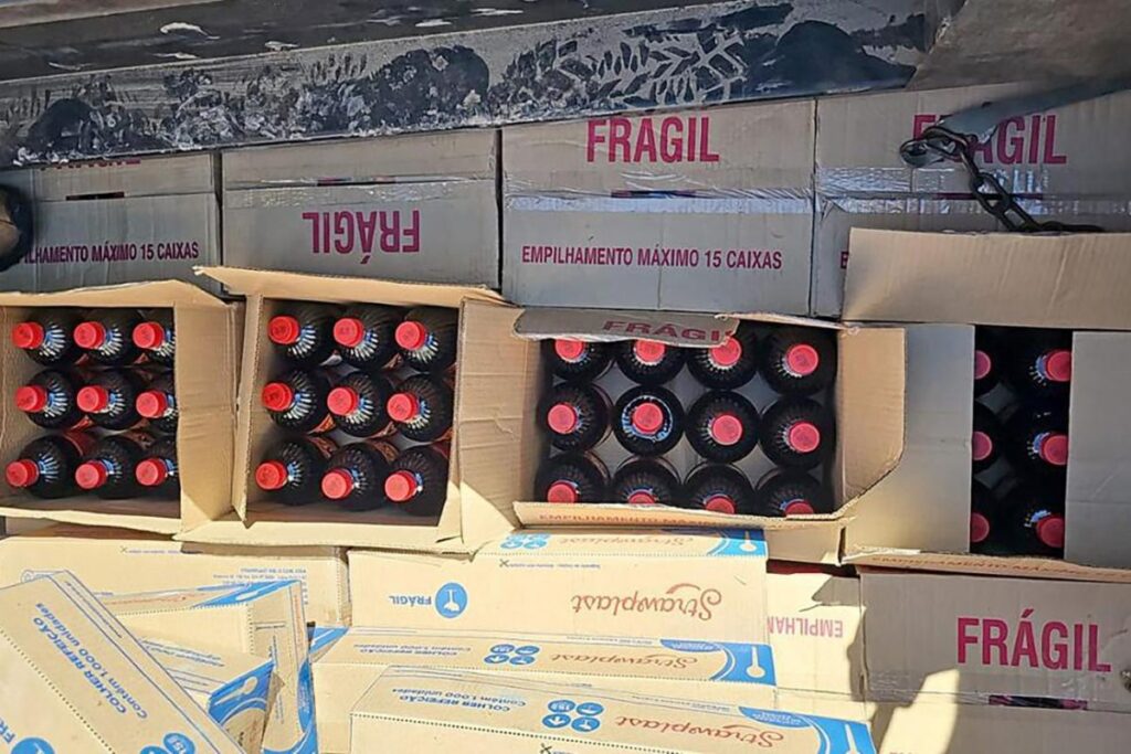 Sefa apreende carga com 6 mil garrafas de bebidas alcoólicas com destino a Redenção