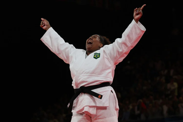 Beatriz Souza vence israelense no judô e conquista o 1º ouro para o Brasil em Paris