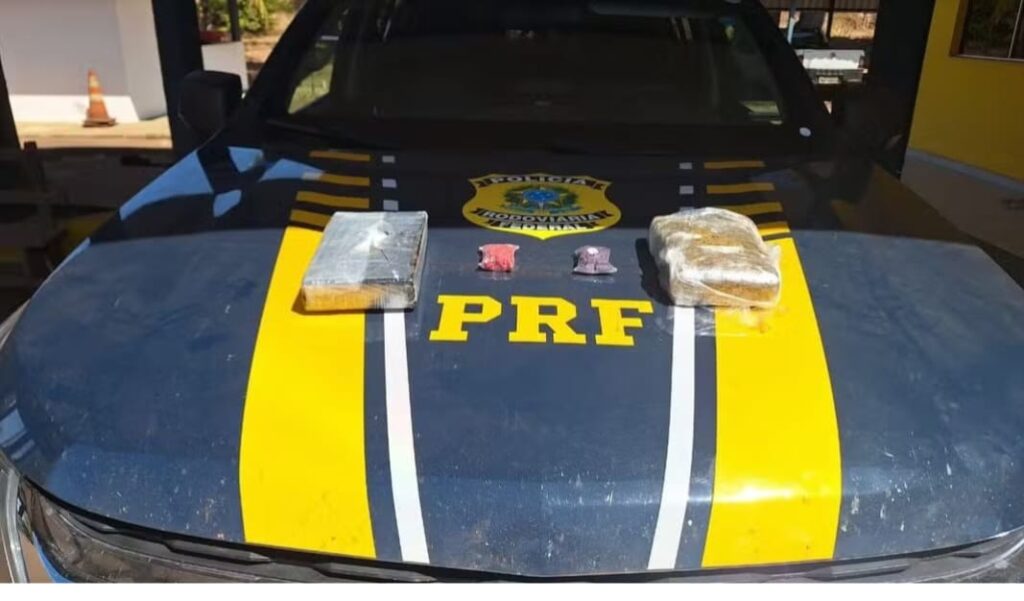 Passageira é presa ao ser flagrada com maconha, cocaína e ecstasy durante viagem em ônibus
