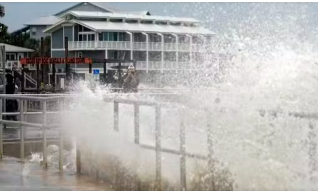 Furacão Debby chega à Flórida com ventos de até 130 km/h