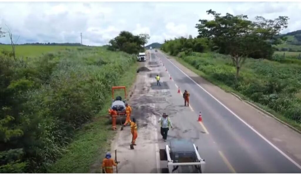 Trechos em obras deixam trânsito funcionando em ‘pare e siga’ na BR-153 no TO