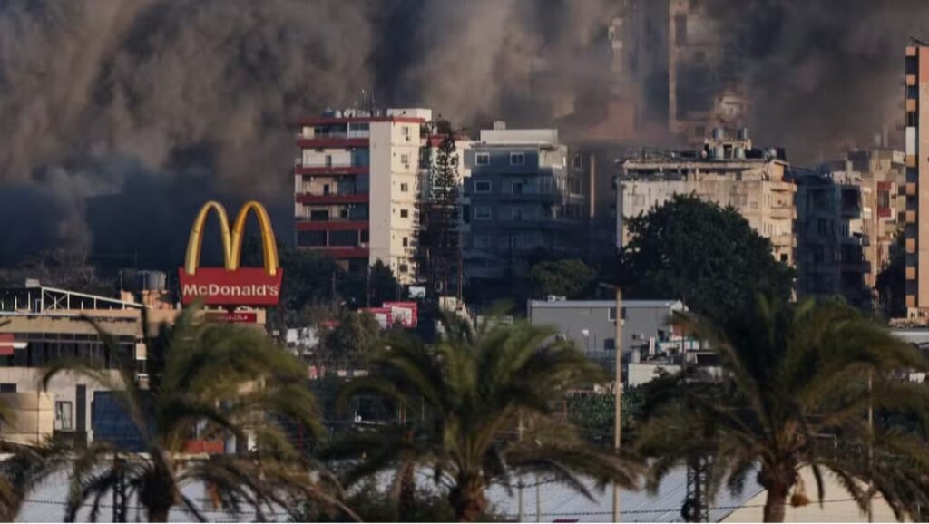 Após bombardeios com mais de 500 mortos, Israel estuda invadir Líbano
