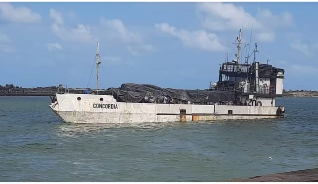 5 tripulantes estão desaparecidos após navio afundar a caminho de Fernando de Noronha