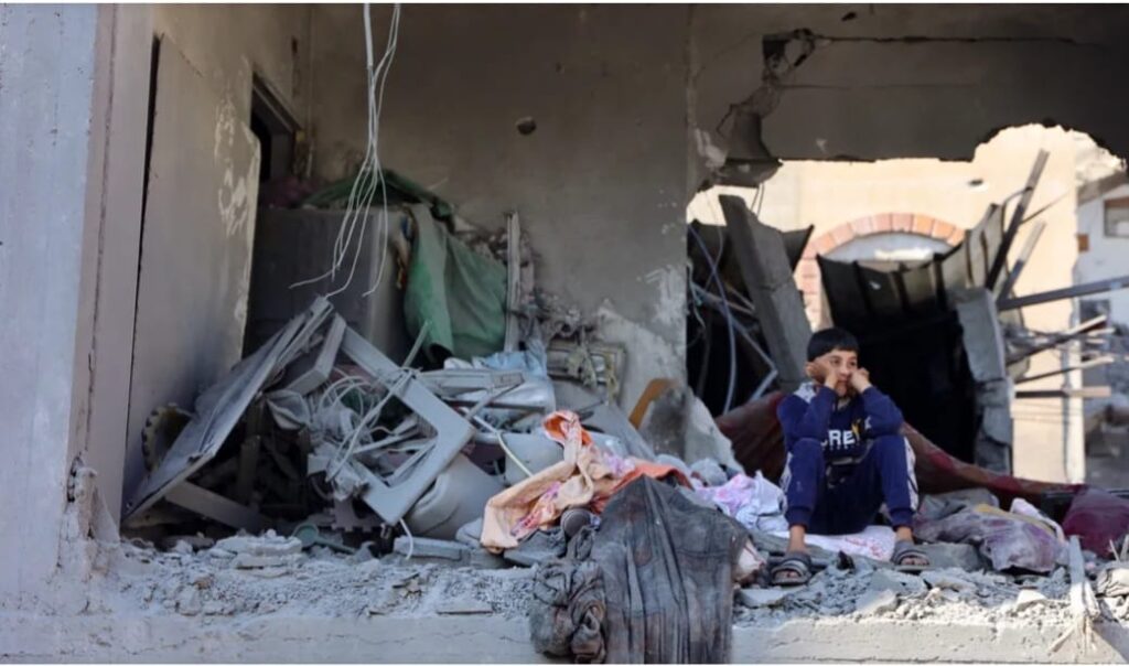 Ataques israelenses durante a madrugada deixam 32 palestinos mortos em Gaza, segundo médicos