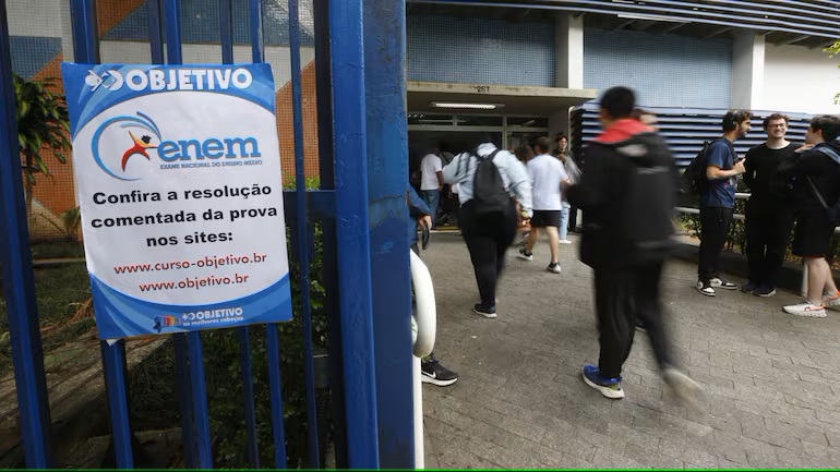 MEC avalia uso do Enem para certificação de ensino médio em 2025
