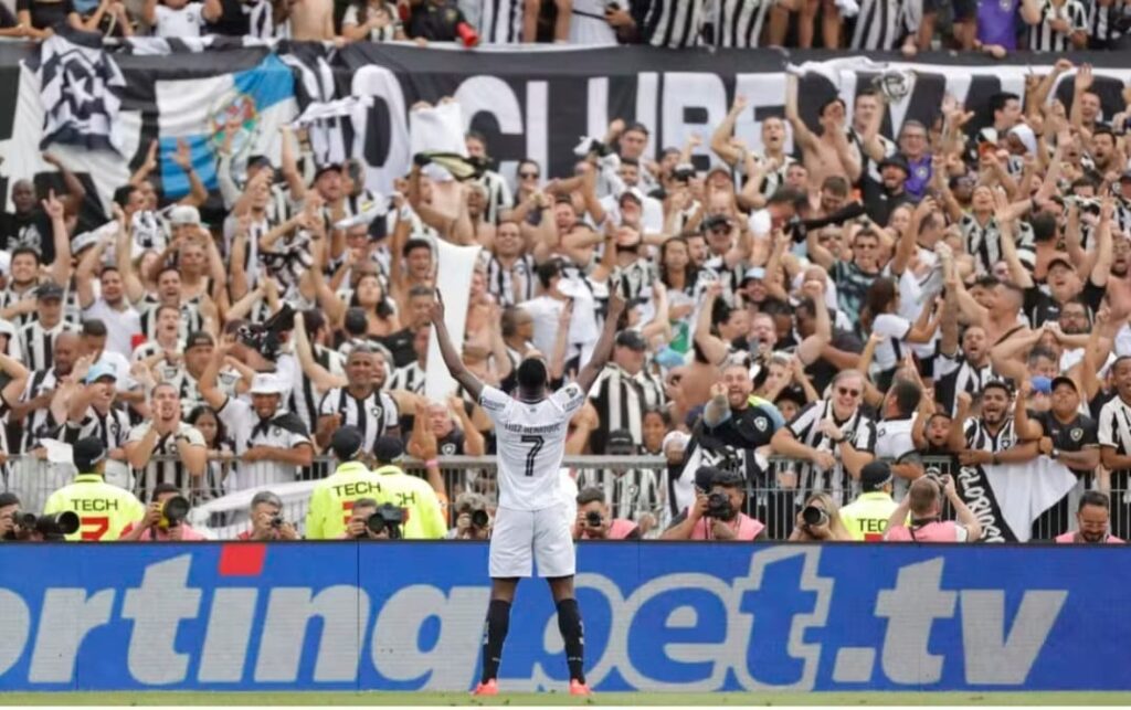 Glória Eterna: Com um a menos, Botafogo faz 3 a 1 no Atlético-MG e conquista a Libertadores pela 1ª vez