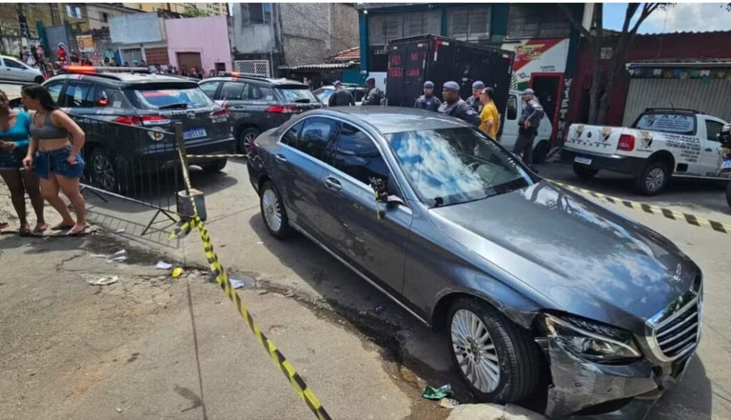 Tiroteio após roubo de Mercedes termina com 2 mortos em SP