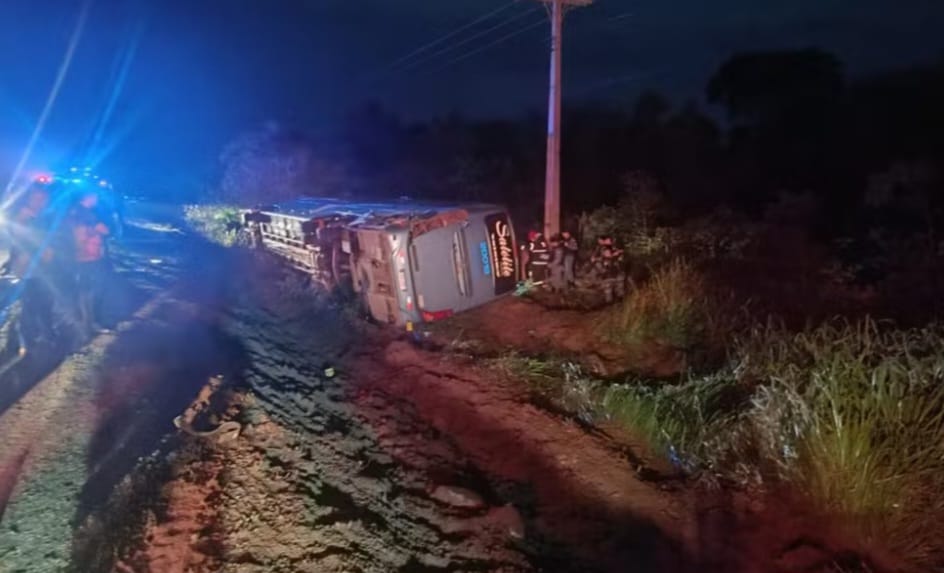No MT, Acidente entre ônibus e caminhão deixa duas crianças mortas e 27 feridos na BR-158