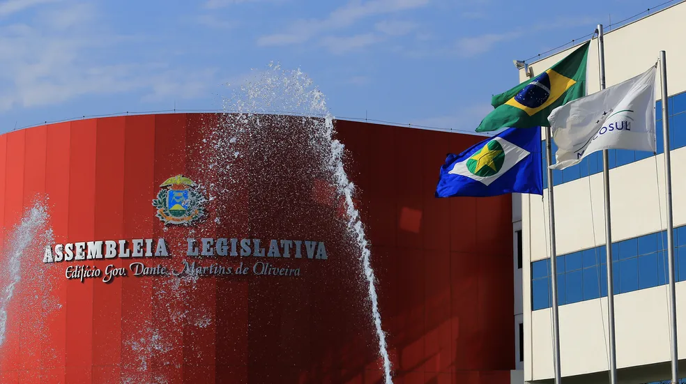 No MT, Projeto que proíbe uso de celular em salas de aula é aprovado em 2ª votação