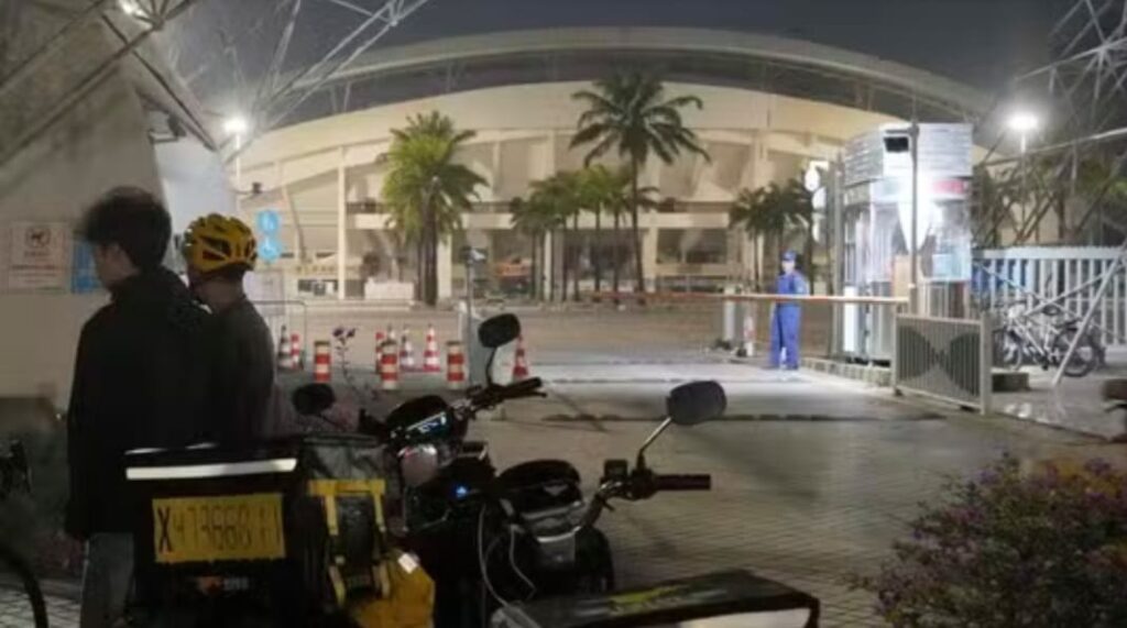 Insatisfeito com divórcio, homem invade centro esportivo, atropela e mata 35 pessoas na China