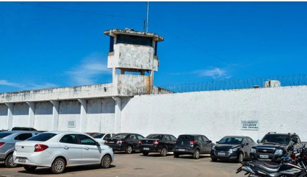 No MT, Celulares e drogas são apreendidos dentro da maior penitenciária do estado