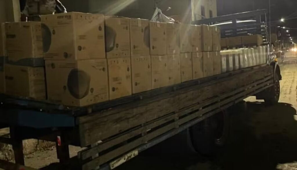 Dois homens são presos suspeitos de roubar R$ 1,6 milhão em defensivos agrícolas de fazenda no TO