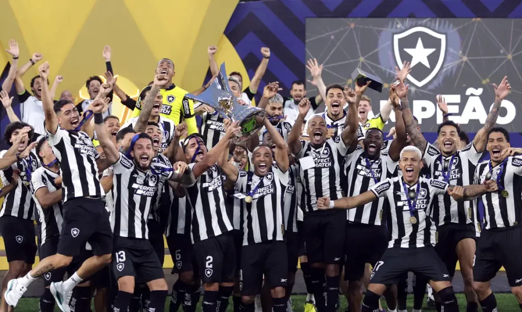 Botafogo vence São Paulo e é tricampeão brasileiro após 29 anos