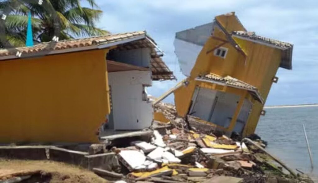 Casas destruídas e avanço do rio e do mar: os reflexos da erosão que atinge 68 km da costa de Sergipe