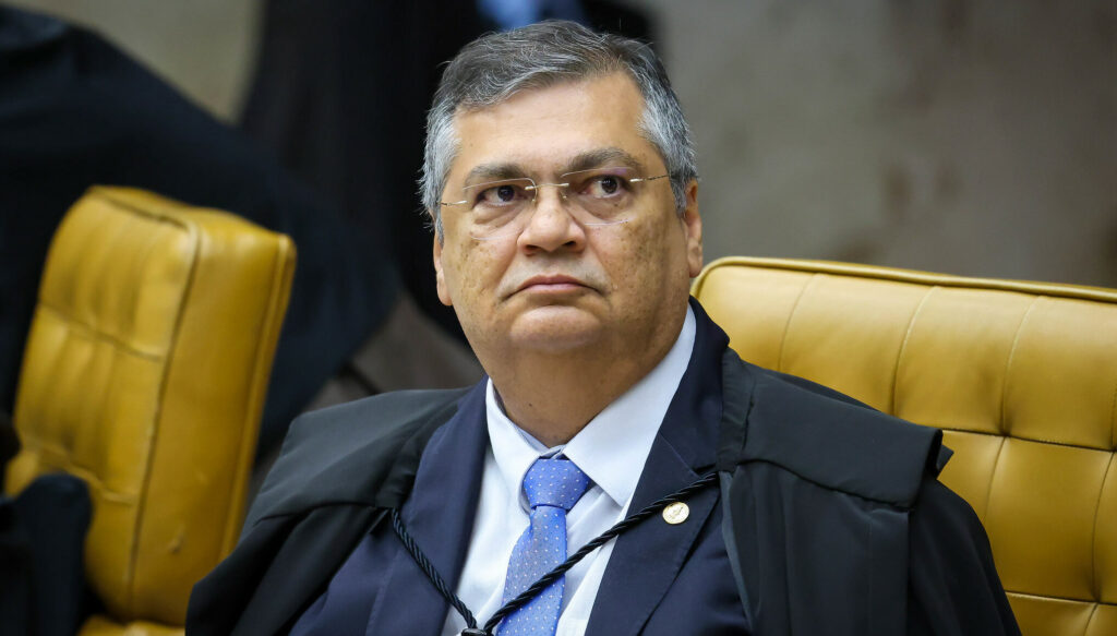 Dino determina suspensão de R$ 4,2 bilhões em emendas e pede investigação da PF