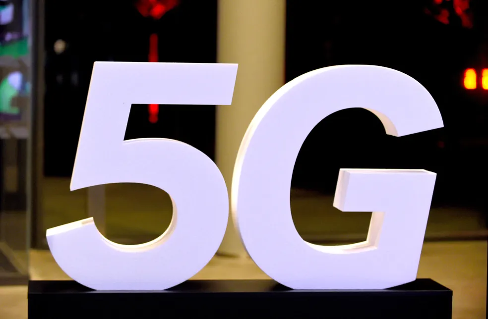 Operadoras podem ativar ‘5G puro’ em todo o Brasil, mas só 18% das cidades têm antenas compatíveis